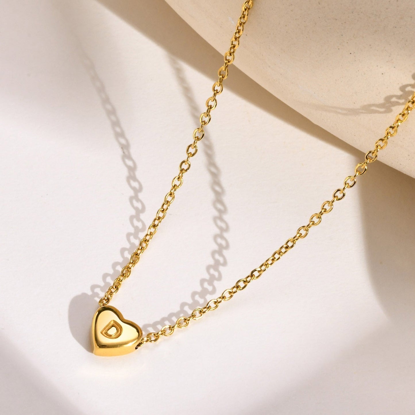 Collier en Or avec Initiale en Forme de Cœu