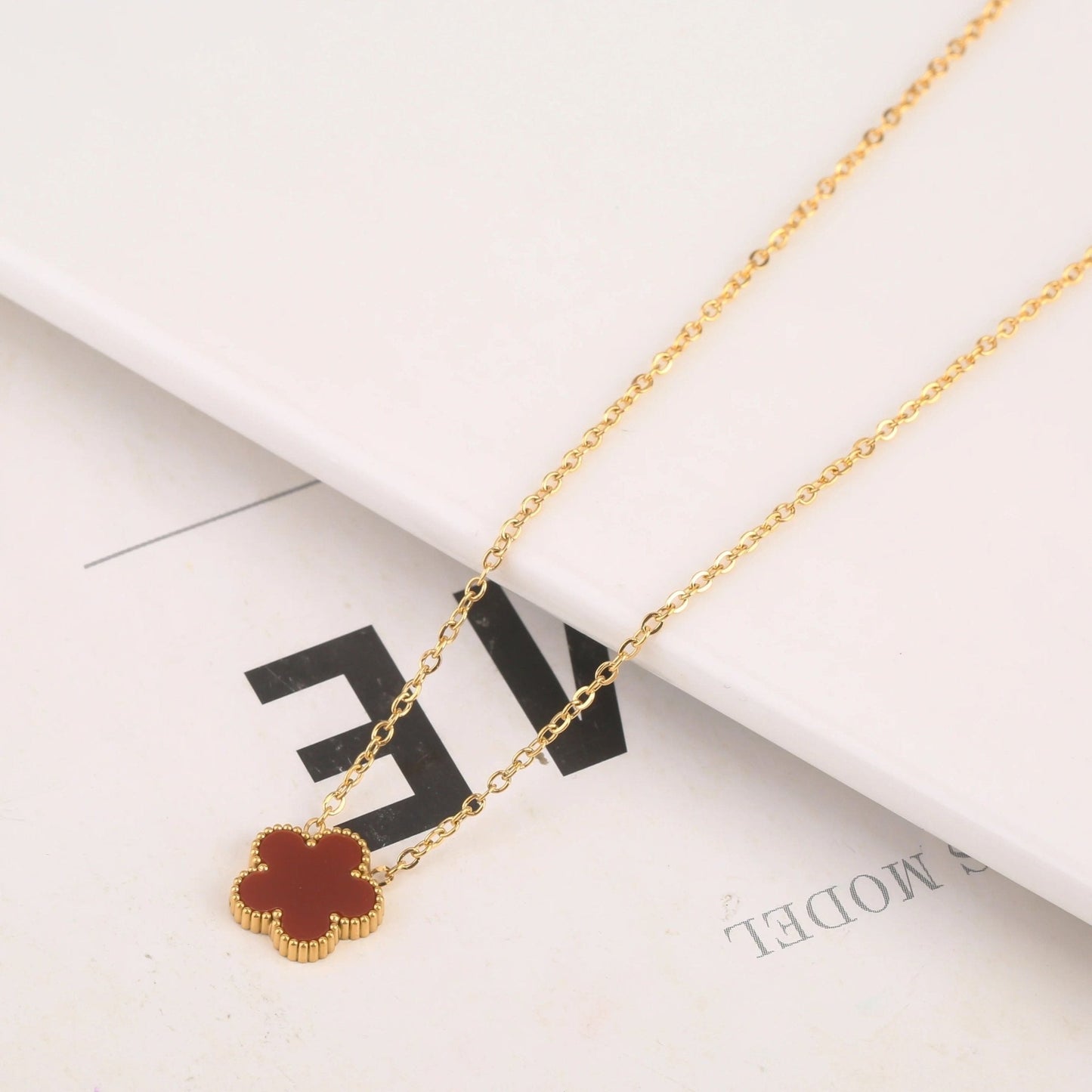 Trèfle | Pendant Collier – Rouge Or