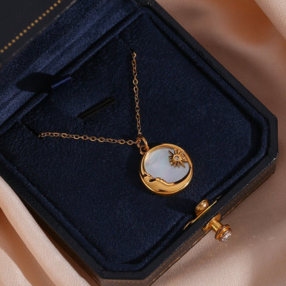 Collier Évangeline en Or Lunaire