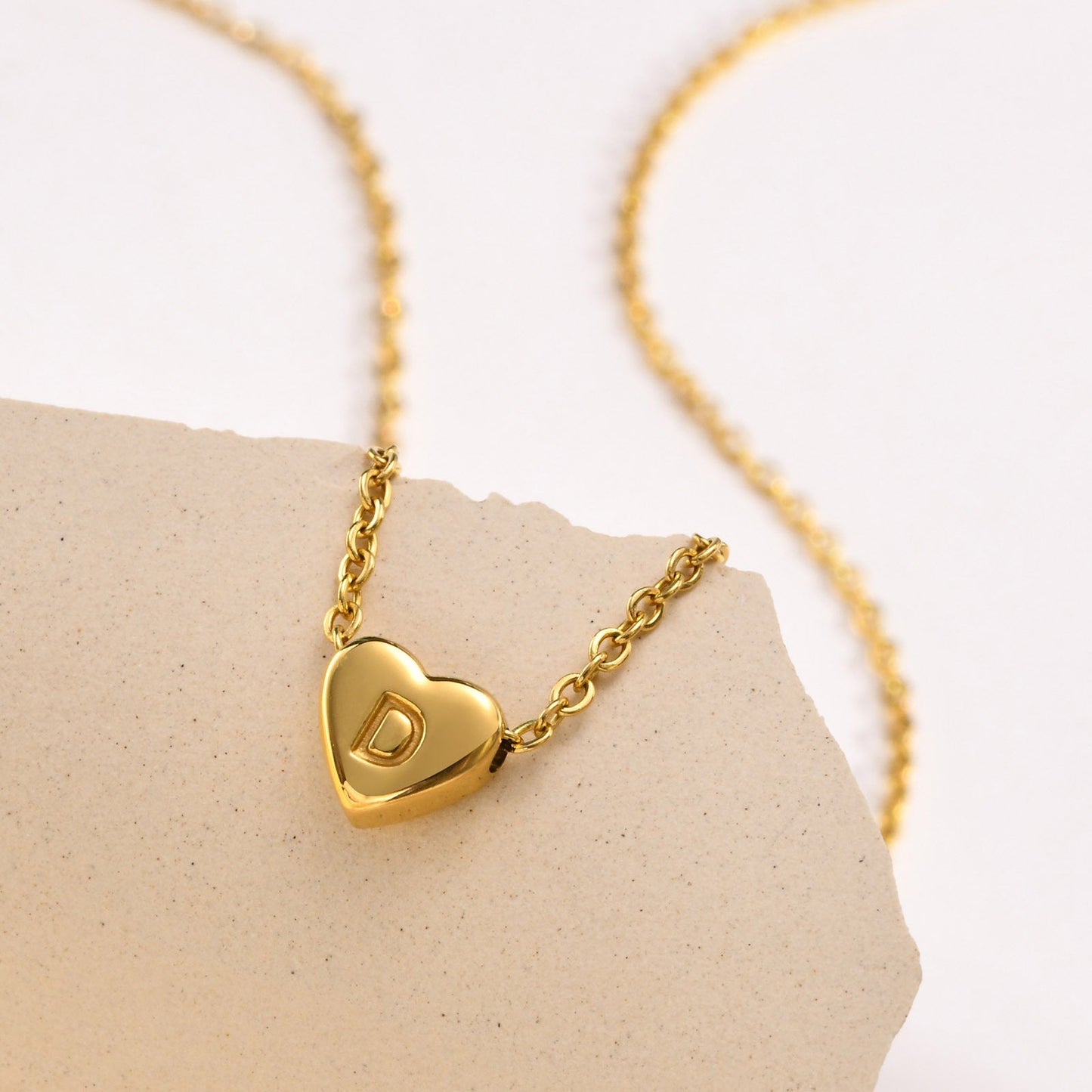 Collier en Or avec Initiale en Forme de Cœu